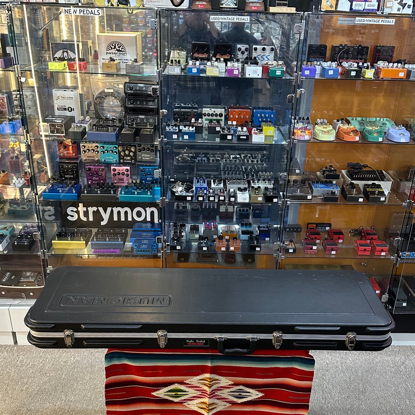 Ernie Ball/Music Man Stingray 4 HH Sapphire Black (2008)