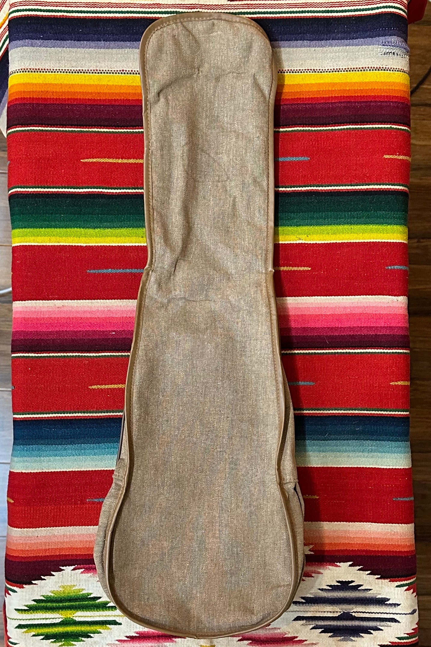 Gibson UKE-3 Soprano Ukulele (1949-1950)