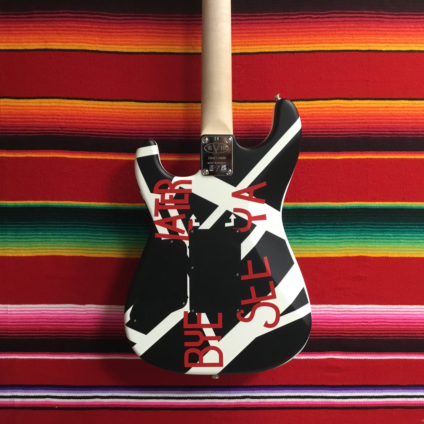 EVH Striped Series Circles White/Black (2021)