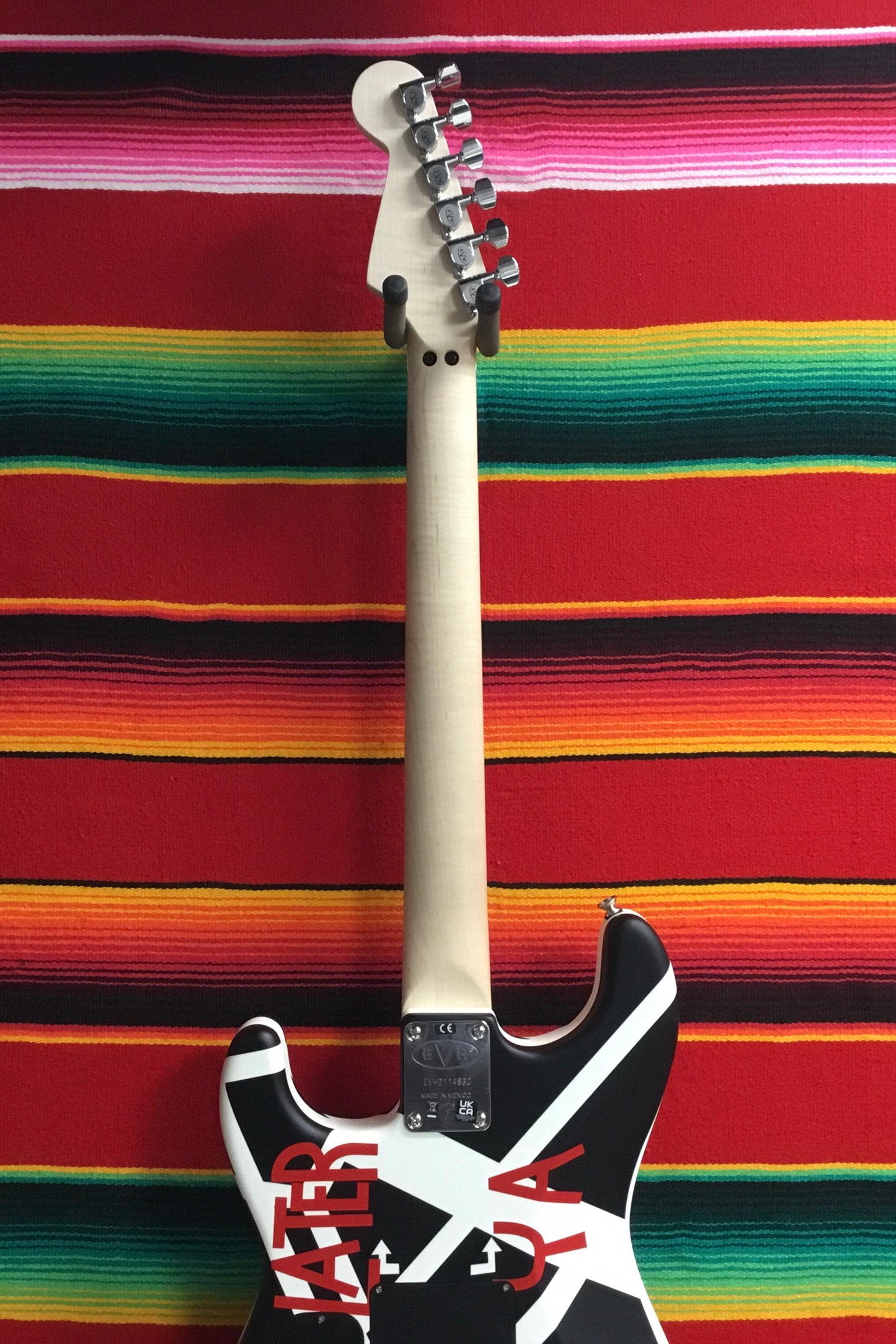 EVH Striped Series Circles White/Black (2021)