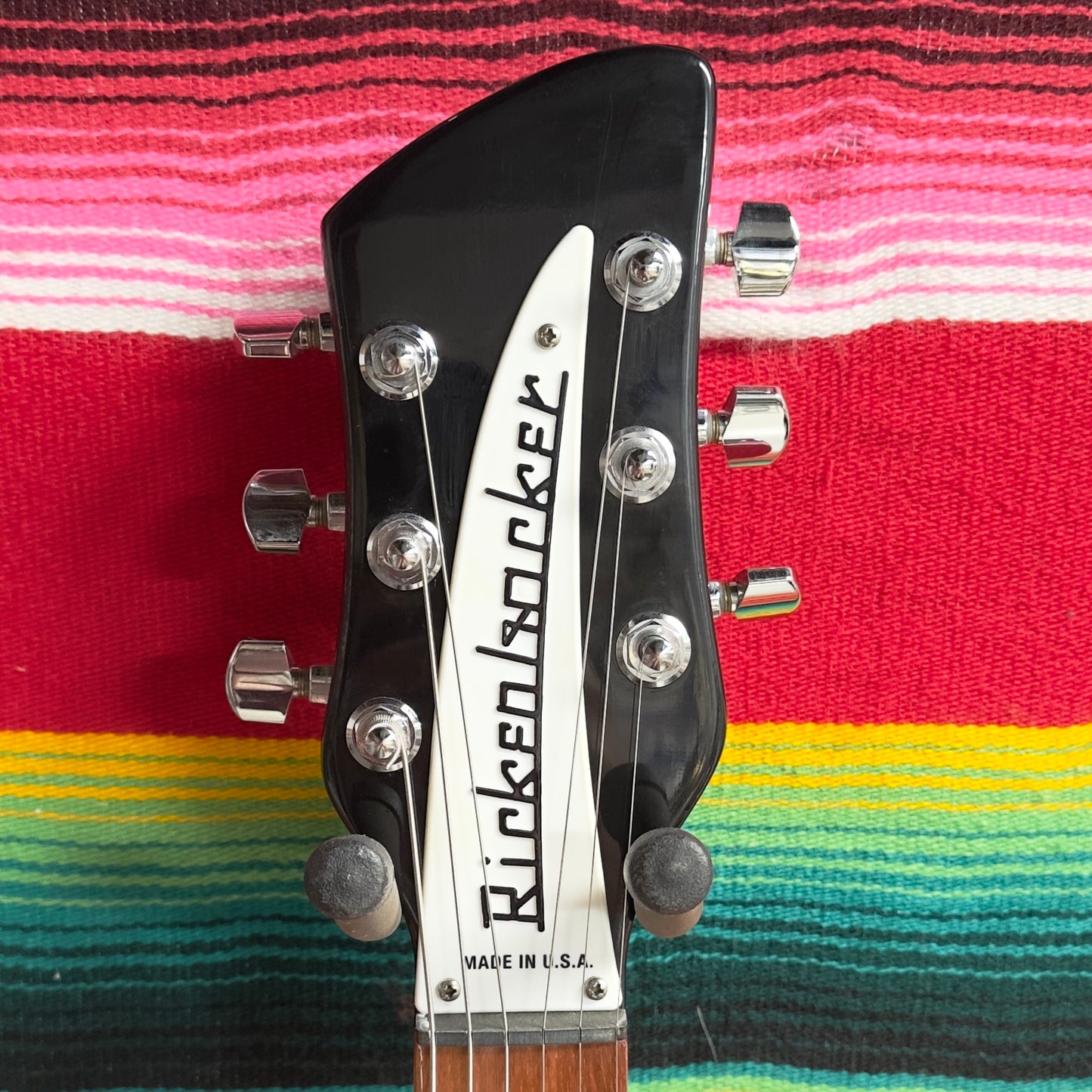 Rickenbacker 330 Jetglo (2017)