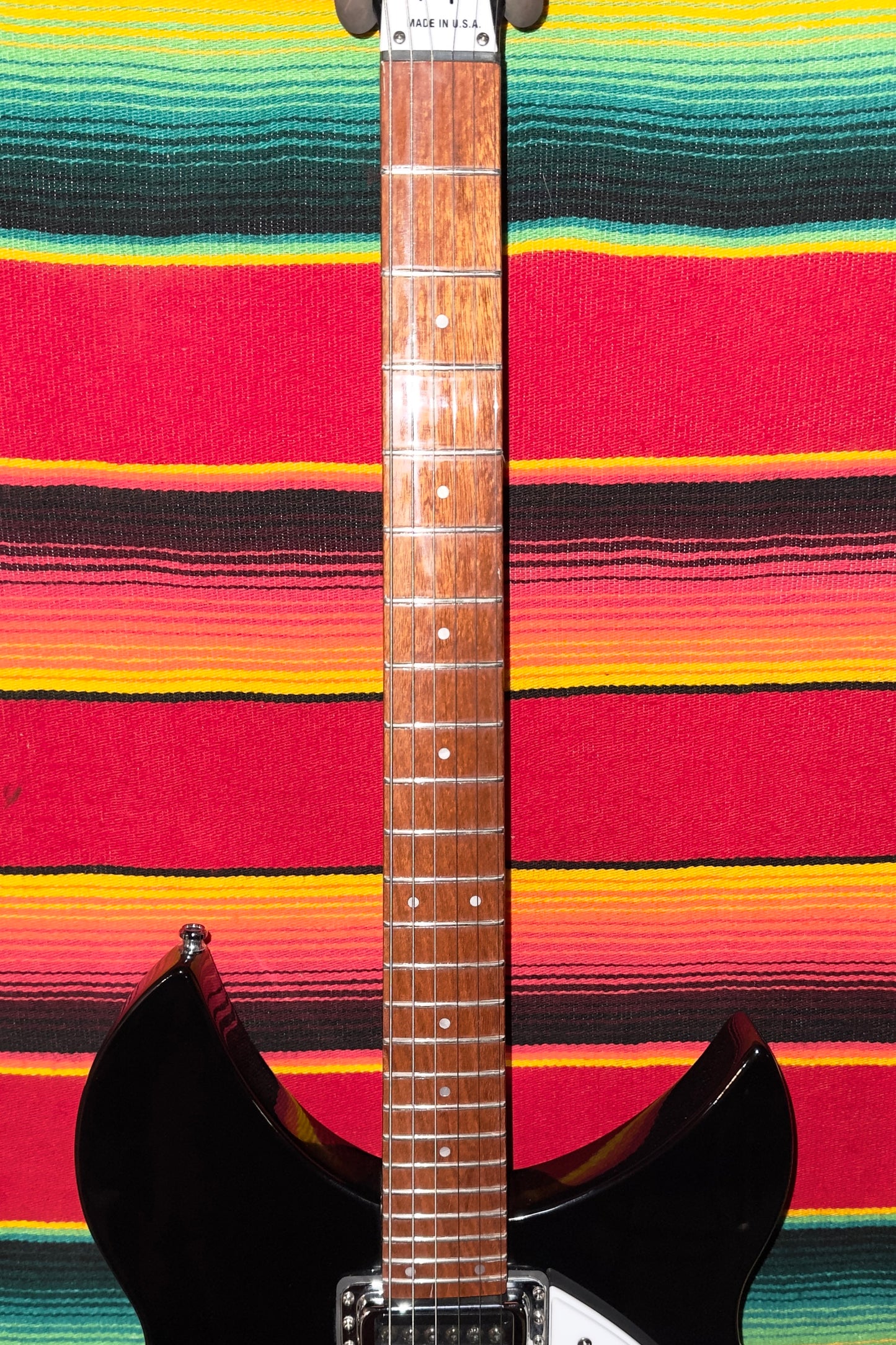 Rickenbacker 330 Jetglo (2017)