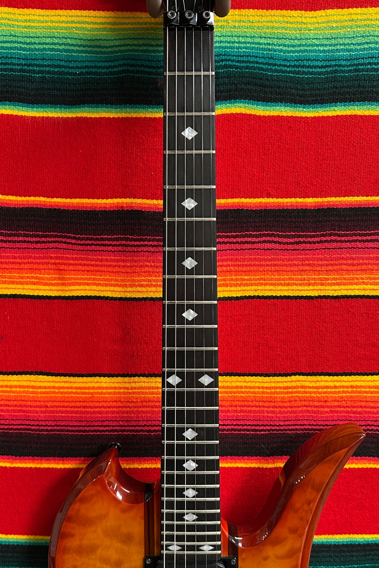 B.C. Rich Mockingbird ST Honey Burst (2011)