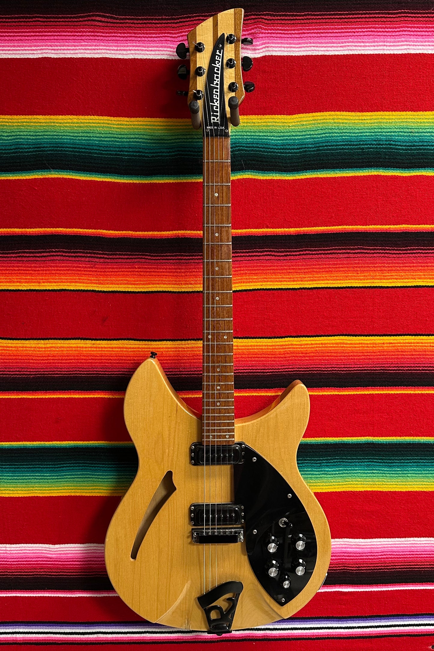 Rickenbacker 330 Mapleglo (1986)