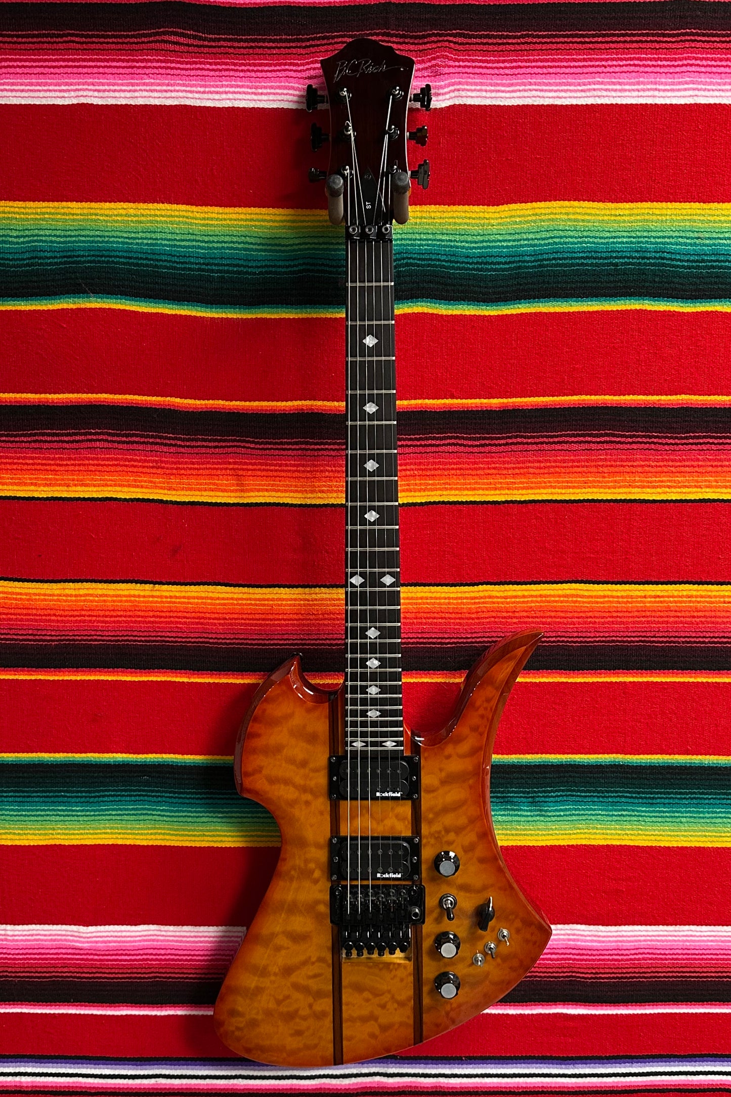 B.C. Rich Mockingbird ST Honey Burst (2011)