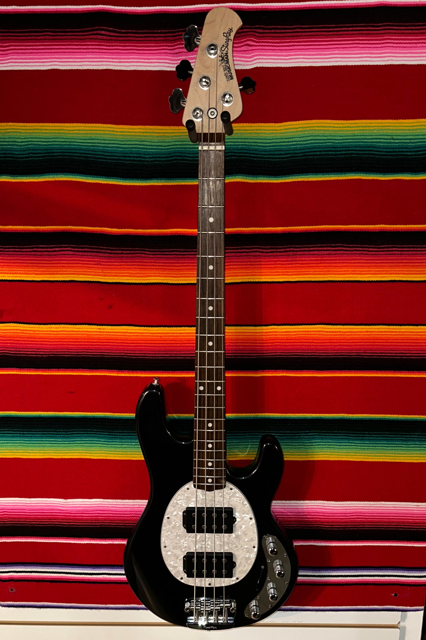 Ernie Ball/Music Man Stingray 4 HH Sapphire Black (2008)