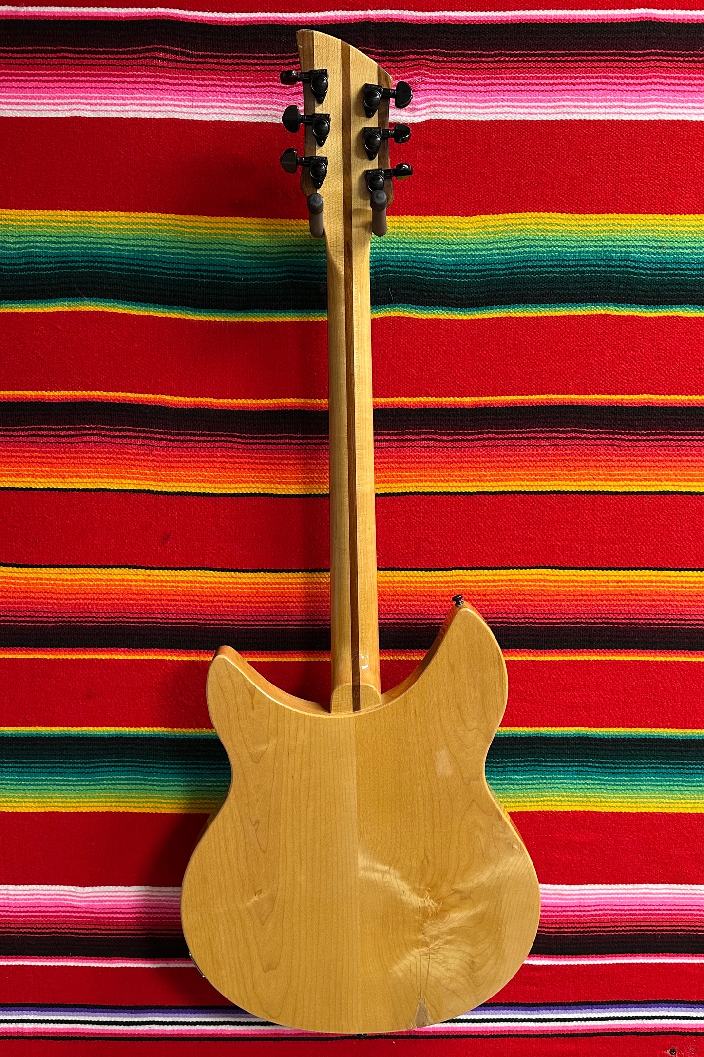 Rickenbacker 330 Mapleglo (1986)