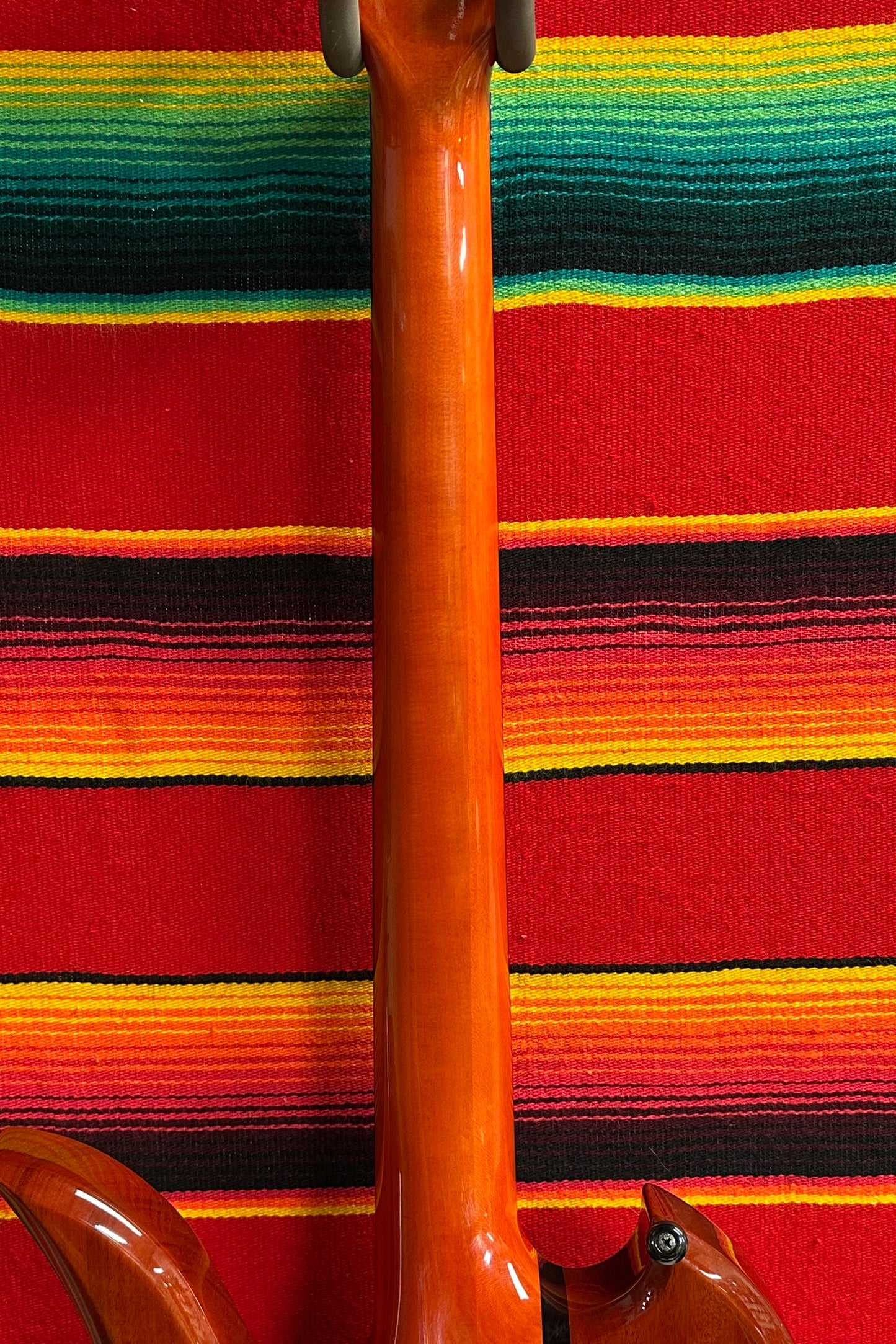 B.C. Rich Mockingbird ST Honey Burst (2011)