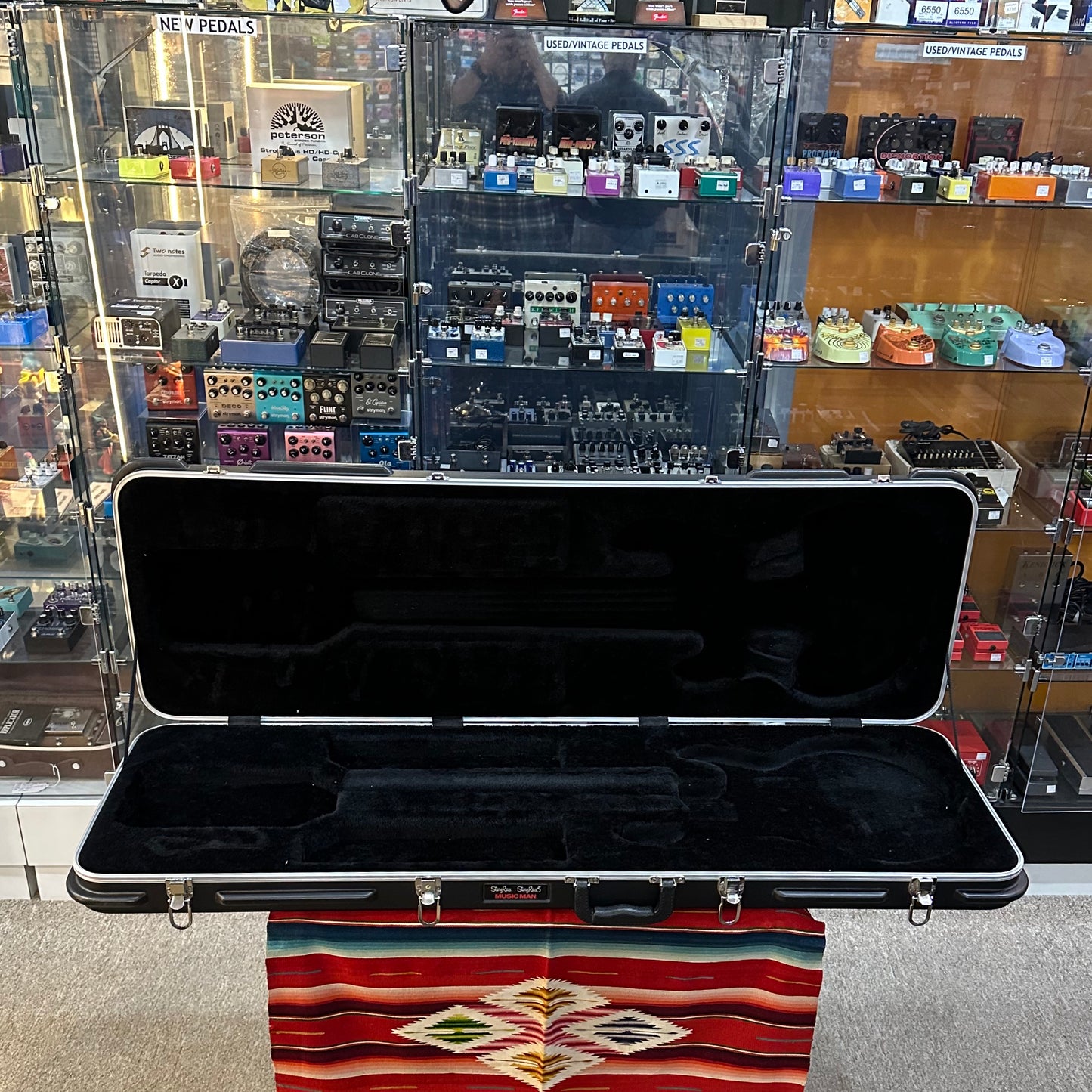 Ernie Ball/Music Man Stingray 4 HH Sapphire Black (2008)