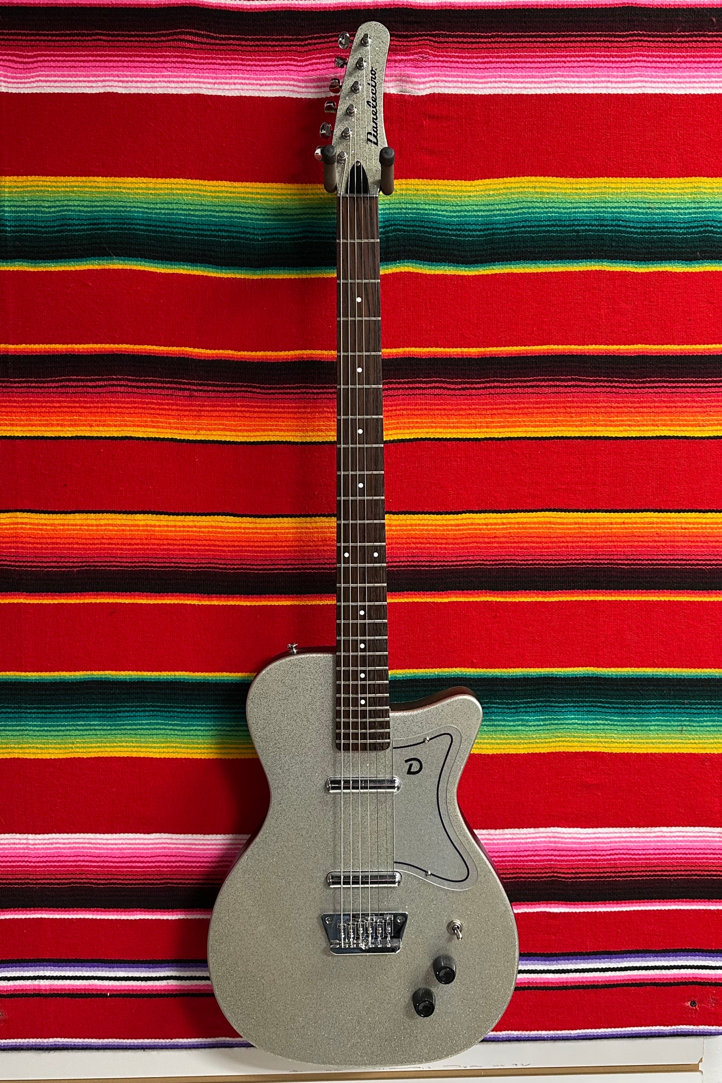 Danelectro '56 Baritone Silver Metalflake