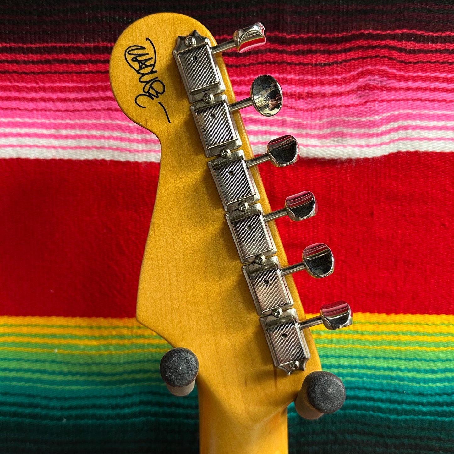 Fender John Mayer Stratocaster 3-Color Sunburst. (2014)