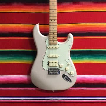 Fender MIM Deluxe Stratocaster HSS Blizzard Pearl (2020)