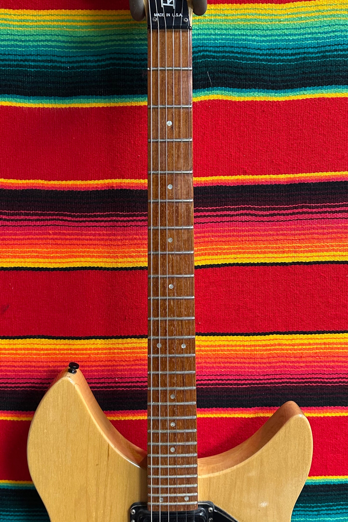 Rickenbacker 330 Mapleglo (1986)