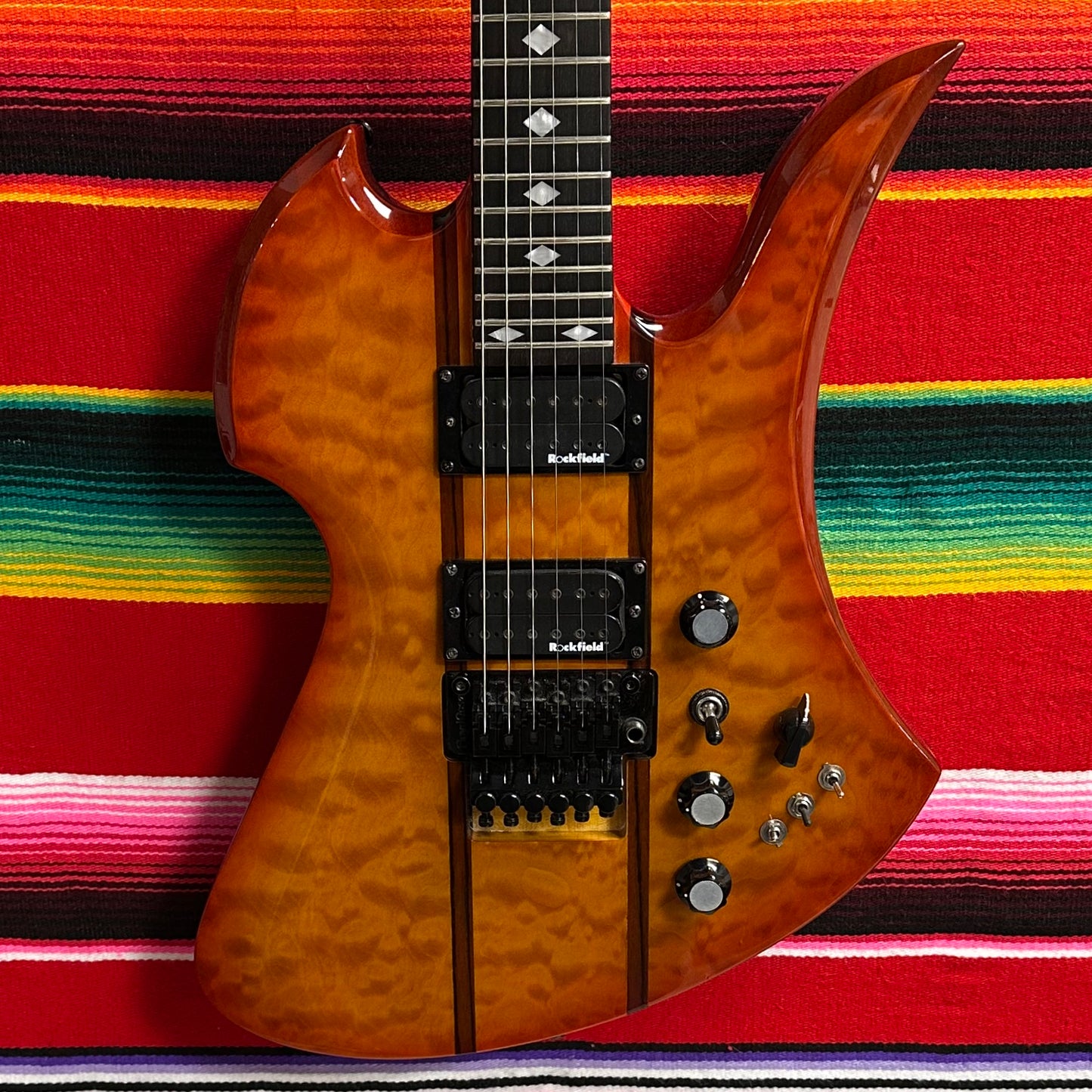 B.C. Rich Mockingbird ST Honey Burst (2011)