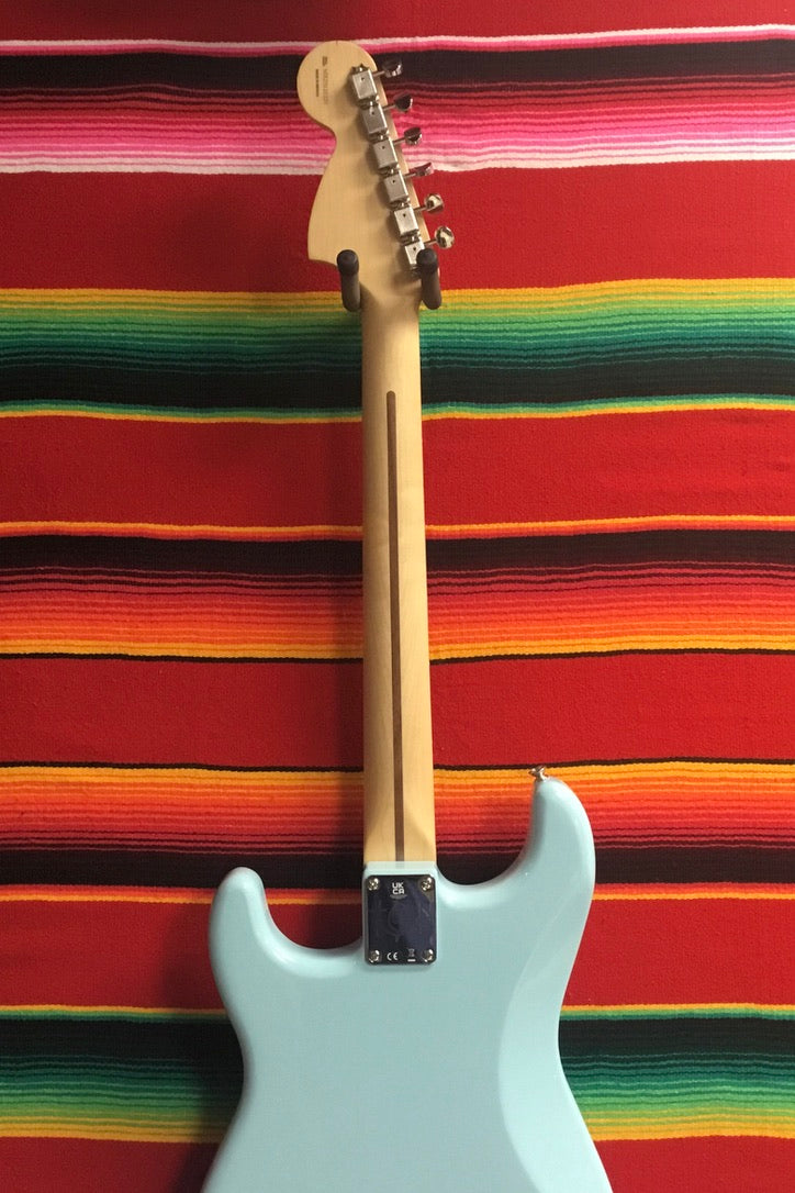 Fender Tom Delonge Stratocaster Daphne Blue (2023)