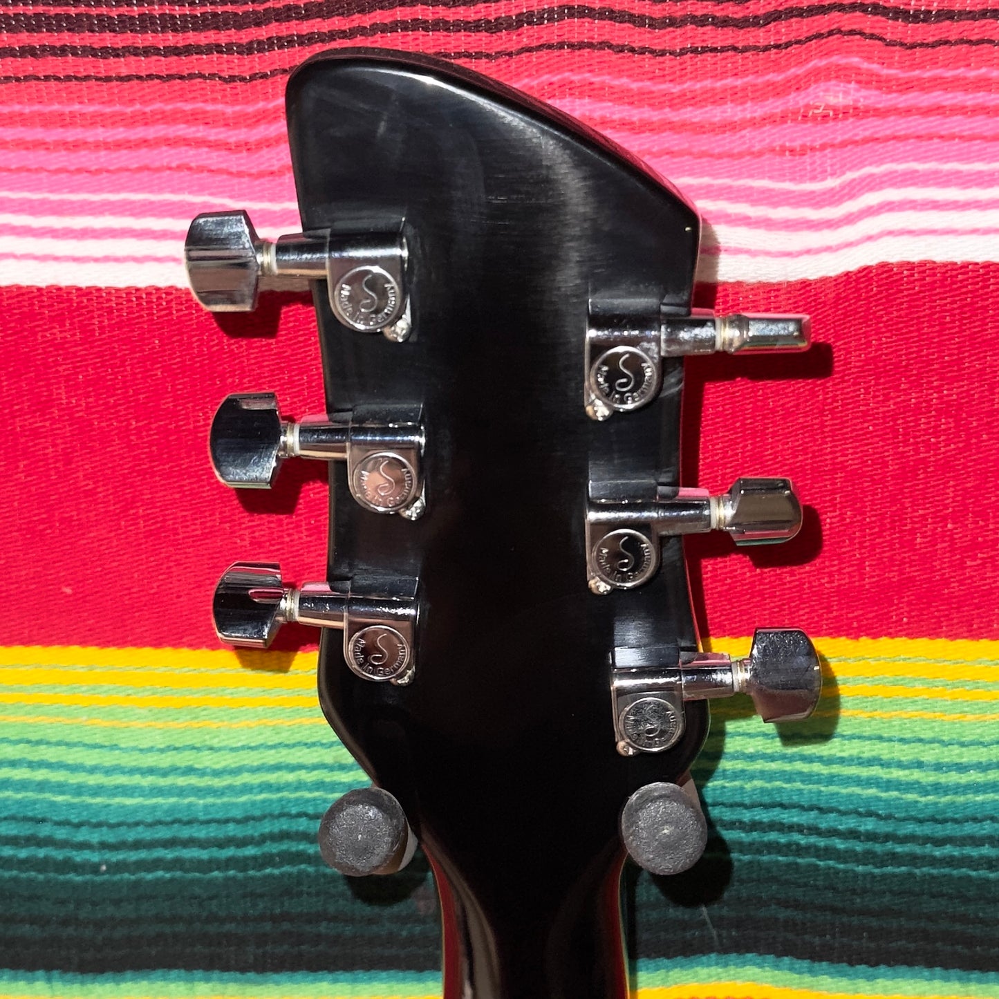 Rickenbacker 330 Jetglo (2017)