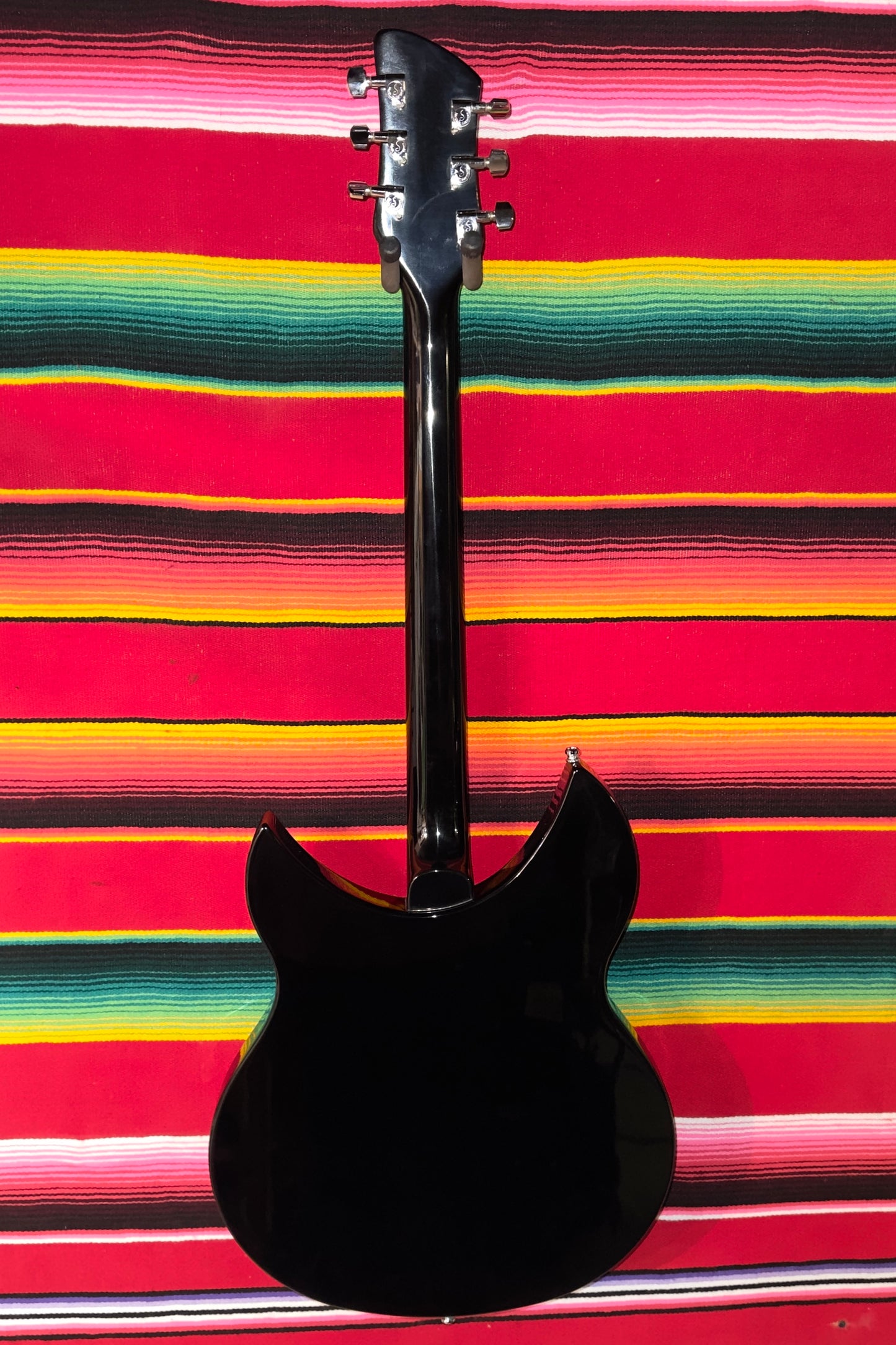 Rickenbacker 330 Jetglo (2017)