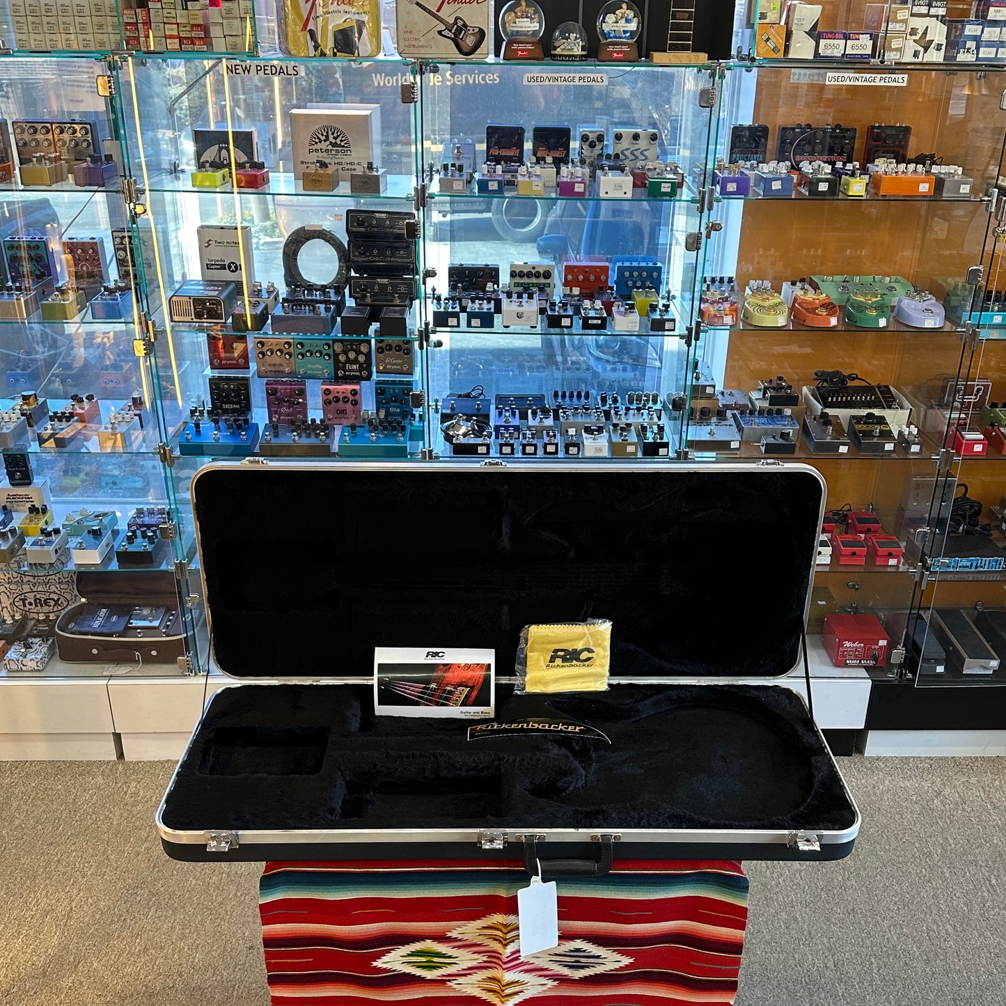 Rickenbacker 330 Jetglo (2017)