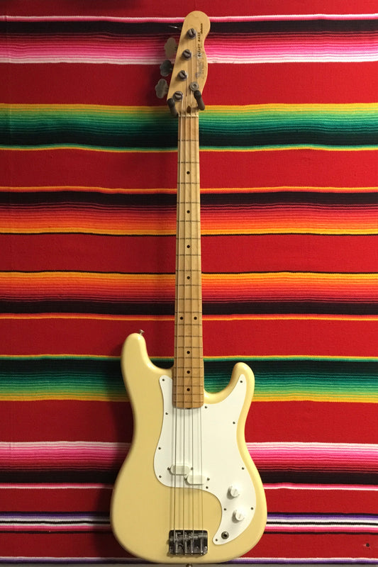 Fender B34 Bullet Bass Deluxe Olympic White (1980)