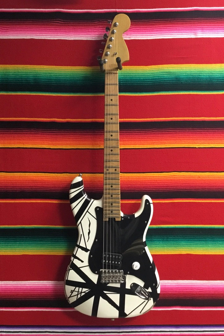 EVH Striped Series '78 Eruption White/Black Stripes (2021)